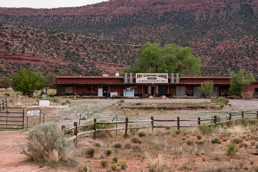 Fry Canyon Lodge